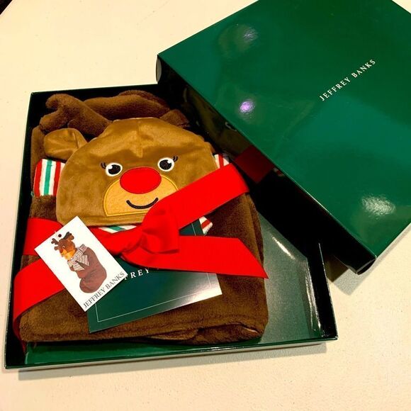 𝅺❤️💚🎄ADORABLE Newborn Christmas Swaddle💚❤️🎅🏼Brand New-Boxed set - Picture 1 of 4